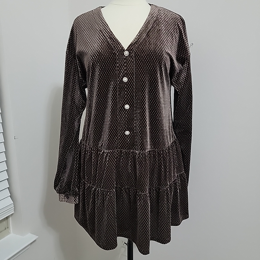 New In Chic Velvet in Rich Brown Textured V-Neck Long Sleeve Mini Dress Size L - Picture 4 of 12